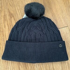 lululemon cable knit Pom-Pom beanie